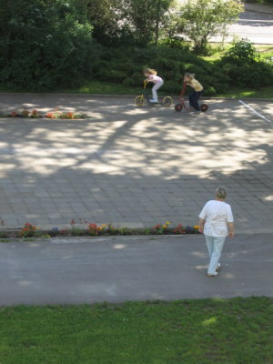 Rollerrennen auf Schulhof