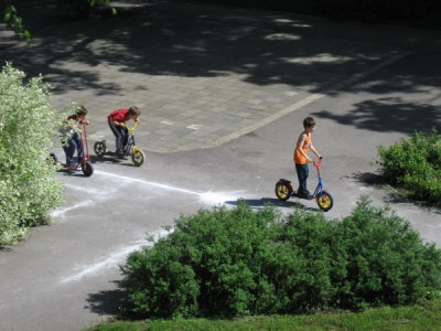 Rollerrennen auf Schulhof
